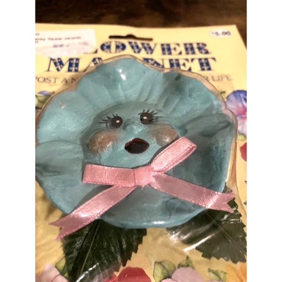 Vintage 90's FLOWER Magnets - Kitschy Magnetic Flowers - 2 Piece Set - Picture 2 of 8